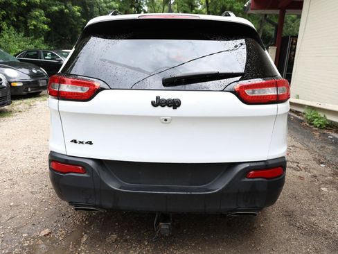 Used 2018 Jeep Cherokee Latitude w/ Altitude Package AWD/4WD image 7