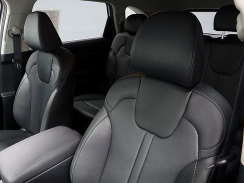 Used 2025 Kia Sorento S image 28