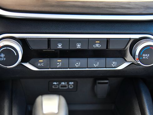 Used 2025 Nissan Altima 2.5 SV FWD image 24