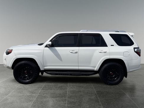 Used 2016 Toyota 4Runner SR5 Premium AWD/4WD image 2