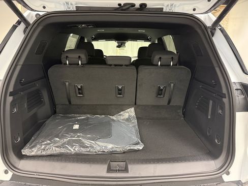 New 2026 Chevrolet Traverse LT w/ LPO, Floor Liner Package image 5
