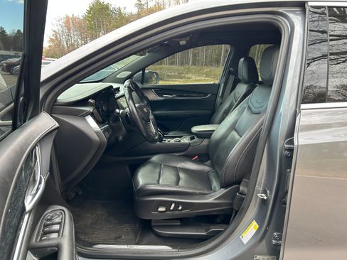 Used 2020 Cadillac XT5 Premium Luxury AWD/4WD image 4