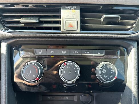 Used 2023 Volkswagen Taos SE w/ Panoramic Sunroof Package AWD/4WD image 15