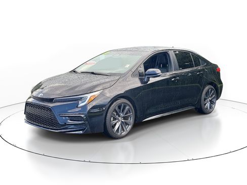 Used 2023 Toyota Corolla XSE FWD image 3