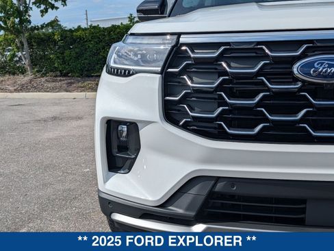 Used 2025 Ford Explorer Platinum w/ Ultimate Package AWD/4WD image 9
