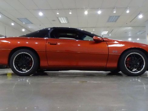 Used 2001 Chevrolet Camaro Z28 w/ SS Performance/Appearance Pkg RWD image 19