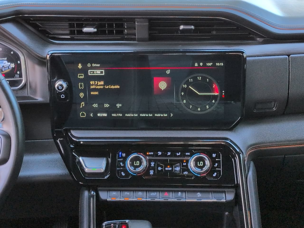 Used 2024 GMC Sierra 1500 AT4 w/ Technology Package AWD/4WD image 18