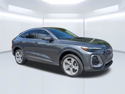 Used 2025 Audi Q5 Premium Plus AWD/4WD image 2