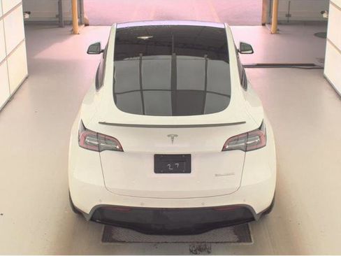 Used 2022 Tesla Model Y Performance image 4