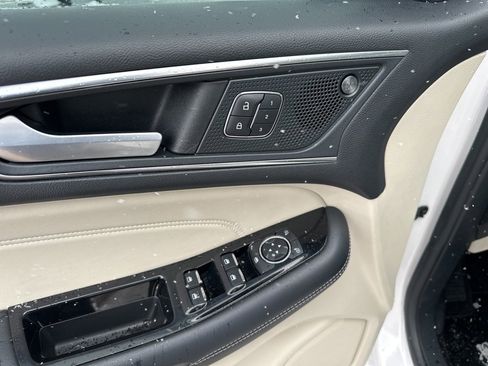 Used 2019 Ford Edge Titanium w/ Equipment Group 301A image 18