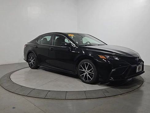 Used 2022 Toyota Camry SE FWD image 8