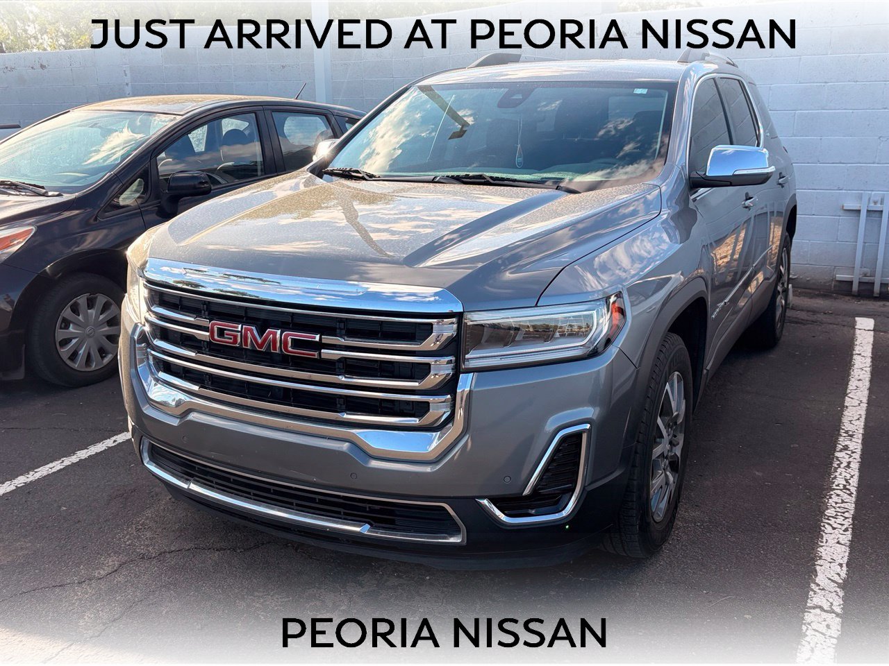 Used 2021 GMC Acadia SLE w/ Driver Convenience Package FWD image 1
