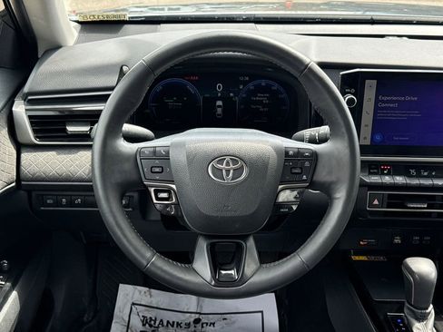 Used 2025 Toyota Camry XLE AWD/4WD image 12