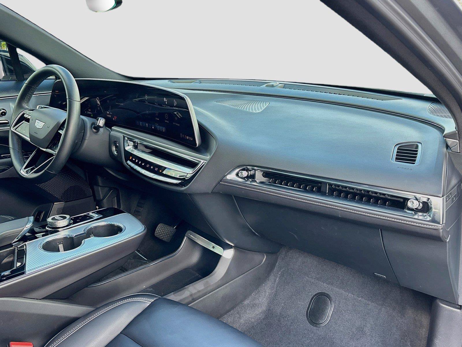 Used 2024 Cadillac Lyriq Tech RWD image 28