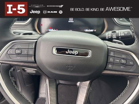 New 2025 Jeep Grand Cherokee Limited w/ Luxury Tech Group II image 17