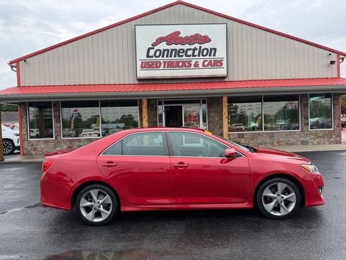 Used 2014 Toyota Camry SE FWD image 3