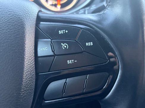 Used 2021 Jeep Cherokee Latitude Plus AWD/4WD image 18