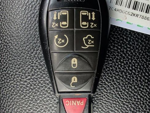 Used 2019 Dodge Grand Caravan SXT image 18