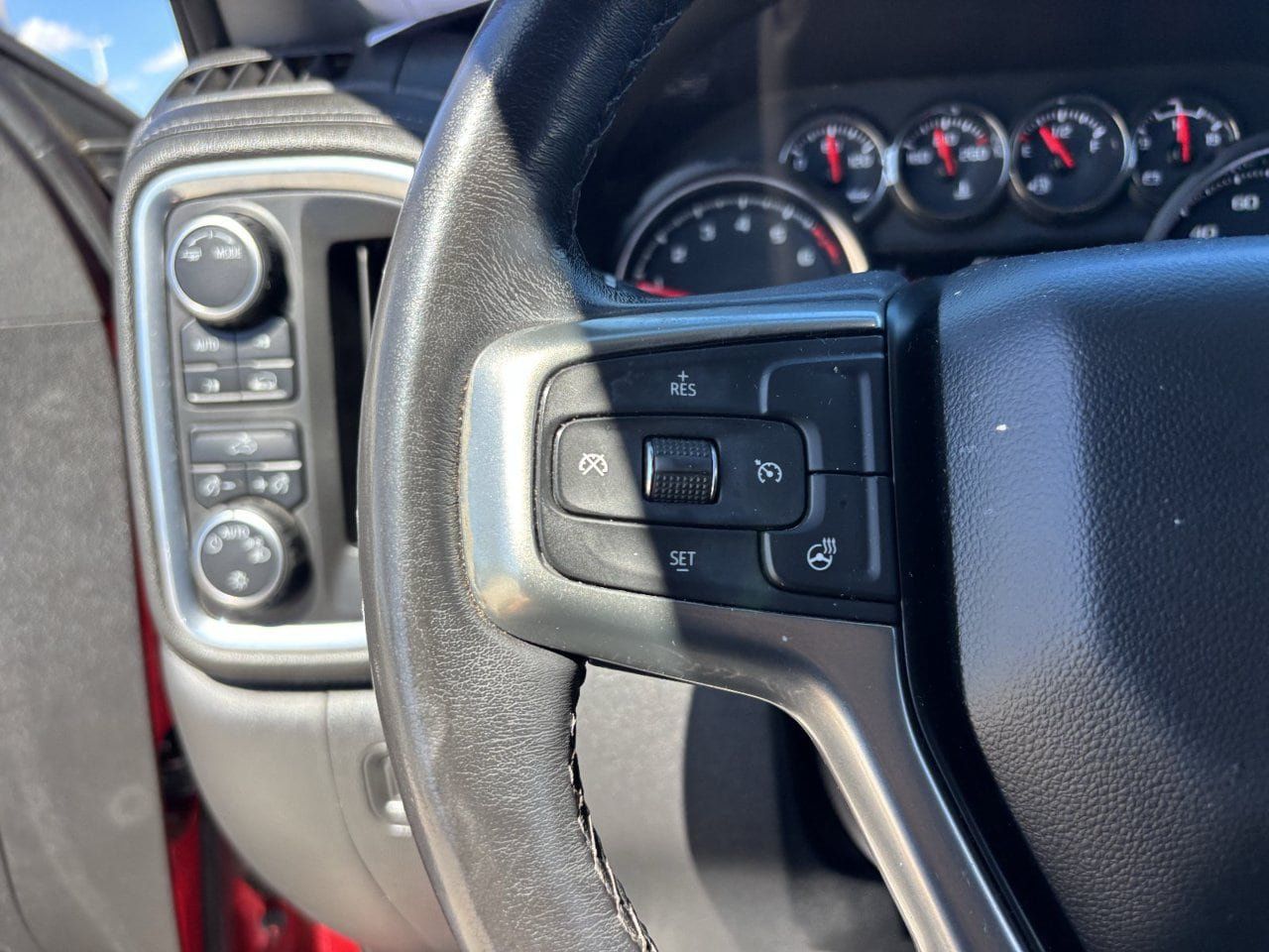 Used 2021 Chevrolet Silverado 1500 LT w/ Bed Protection Package AWD/4WD image 26