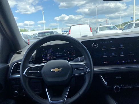 Used 2025 Chevrolet Tahoe LS AWD/4WD image 16