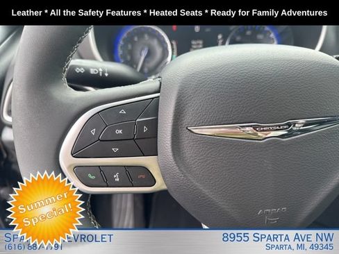 Used 2025 Chrysler Pacifica Select FWD image 14