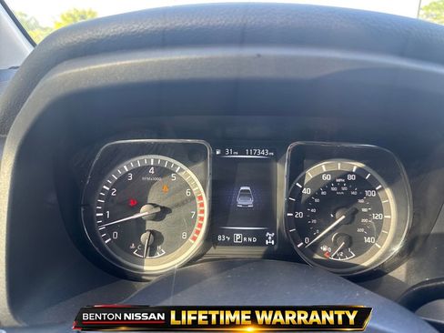 Used 2018 Nissan Titan SV AWD/4WD image 14