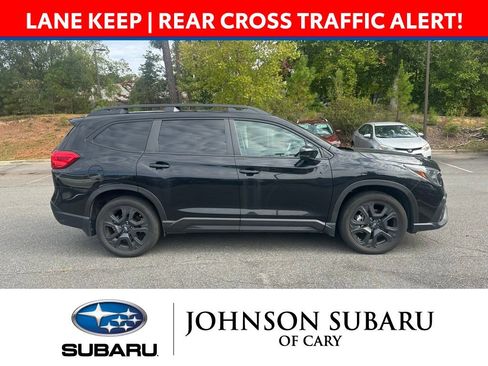 Used 2024 Subaru Ascent Onyx Edition image 3