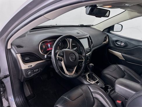 Used 2018 Jeep Cherokee Limited image 9
