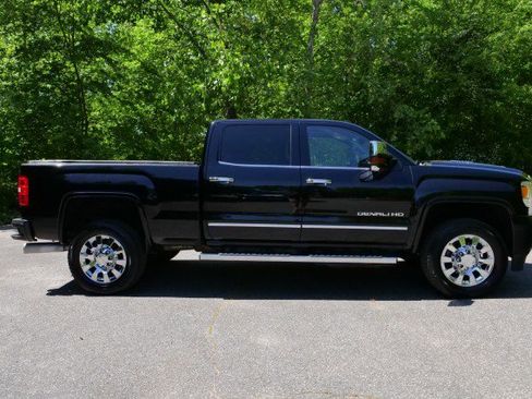 Used 2017 GMC Sierra 2500 Denali w/ Duramax Plus Package AWD/4WD image 44