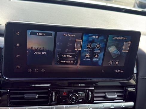 New 2026 Nissan Pathfinder SL image 18