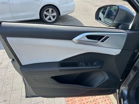 Used 2025 Volkswagen Taos SE image 10