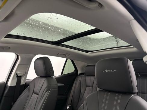 New 2026 Buick Envision Avenir image 4