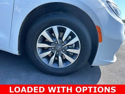 Used 2023 Chrysler Pacifica Limited FWD image 8