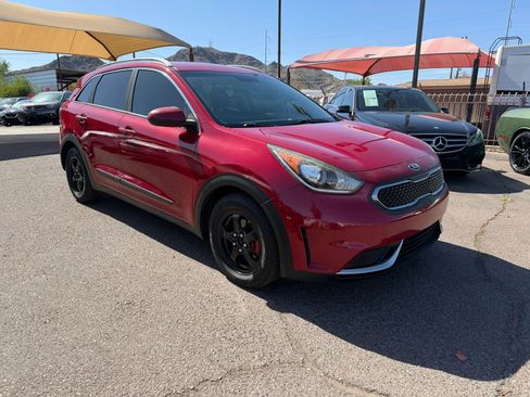 Used 2017 Kia Niro LX FWD image 3