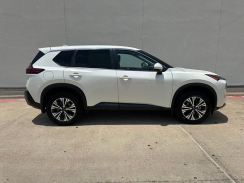 Used 2023 Nissan Rogue SV FWD image 8