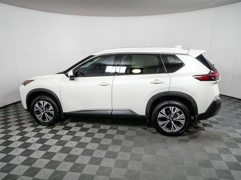 Used 2021 Nissan Rogue SV w/ Premium Package image 2