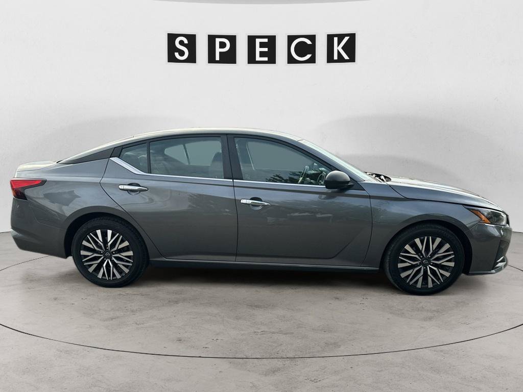 Used 2024 Nissan Altima 2.5 SV FWD image 6