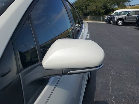 Used 2021 Toyota Prius Prime XLE image 4