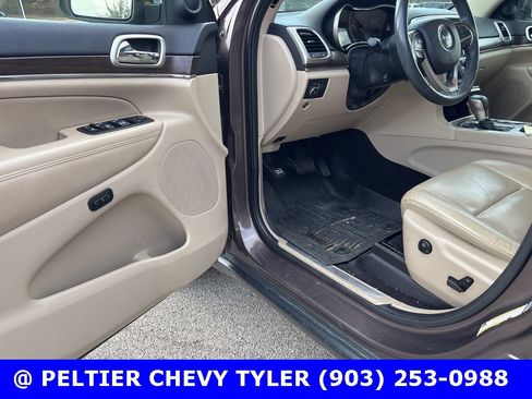 Used 2017 Jeep Grand Cherokee Limited w/ Luxury Group II image 11