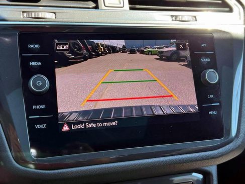 Used 2022 Volkswagen Tiguan SE R-Line image 33