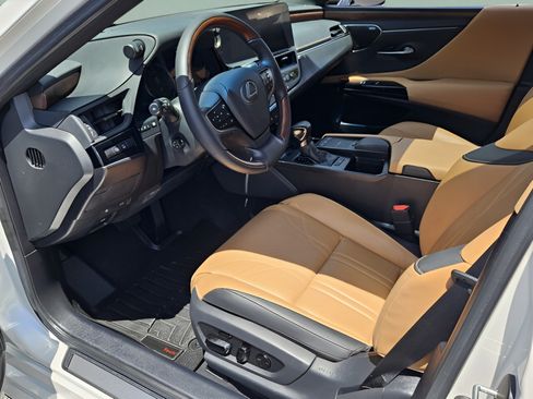 Used 2022 Lexus ES 350 Ultra Luxury w/ Accessory Package FWD image 12