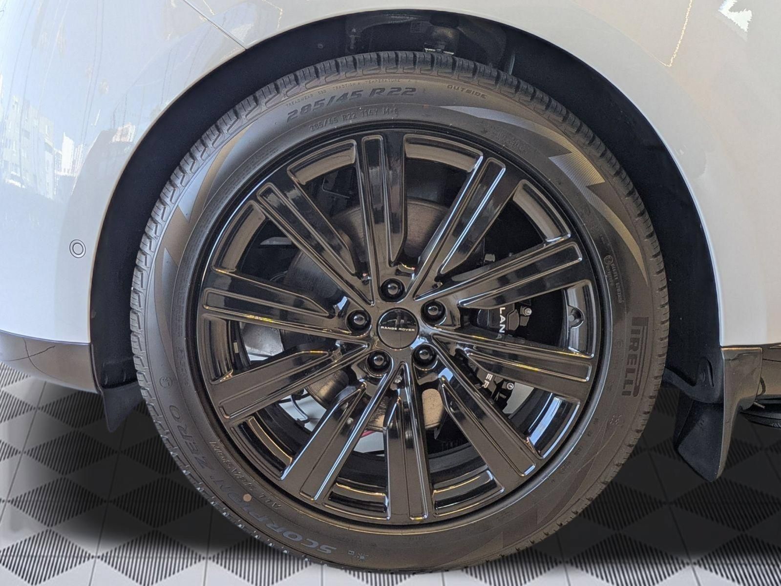 New 2026 Land Rover Range Rover Long Wheelbase SE AWD/4WD image 9