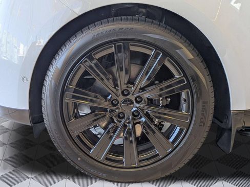 New 2026 Land Rover Range Rover Long Wheelbase SE AWD/4WD image 9