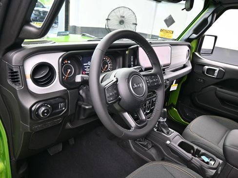 Used 2025 Jeep Gladiator Sport AWD/4WD image 10