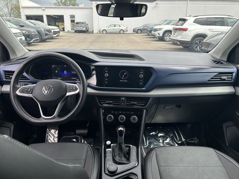 Used 2023 Volkswagen Taos SE w/ Black Wheel Package image 9