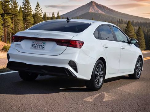Used 2023 Kia Forte LXS FWD image 7