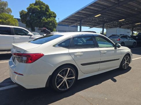 Used 2022 Honda Civic Touring image 3