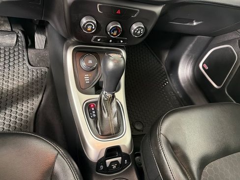 Used 2018 Jeep Compass Latitude w/ Cold Weather Group AWD/4WD image 14