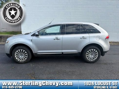 Used 2013 Lincoln MKX AWD image 2