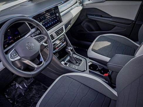 New 2026 Volkswagen Taos SE image 11